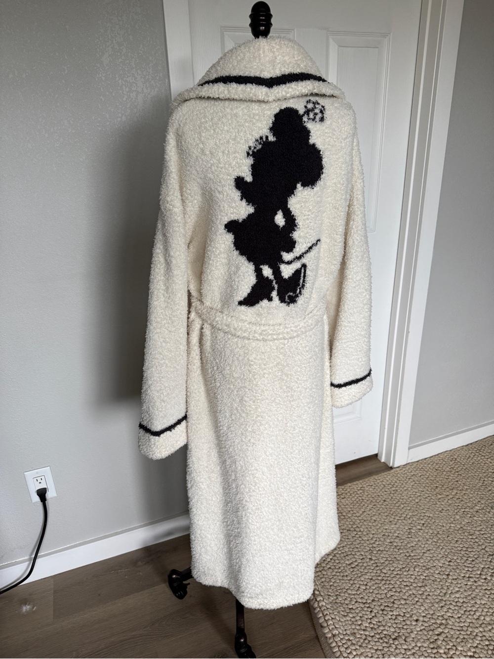 Barefoot Dreams Cozy Chic Disney Minnie Mouse Robe Size 2